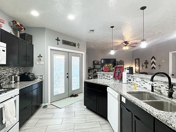4th image of 1219 W Avenue P