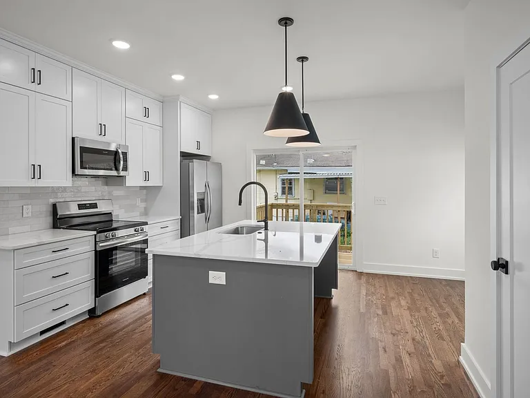 1510 Lawrence St — Photo 8