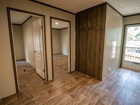 4th image of 318 Campbell Pl