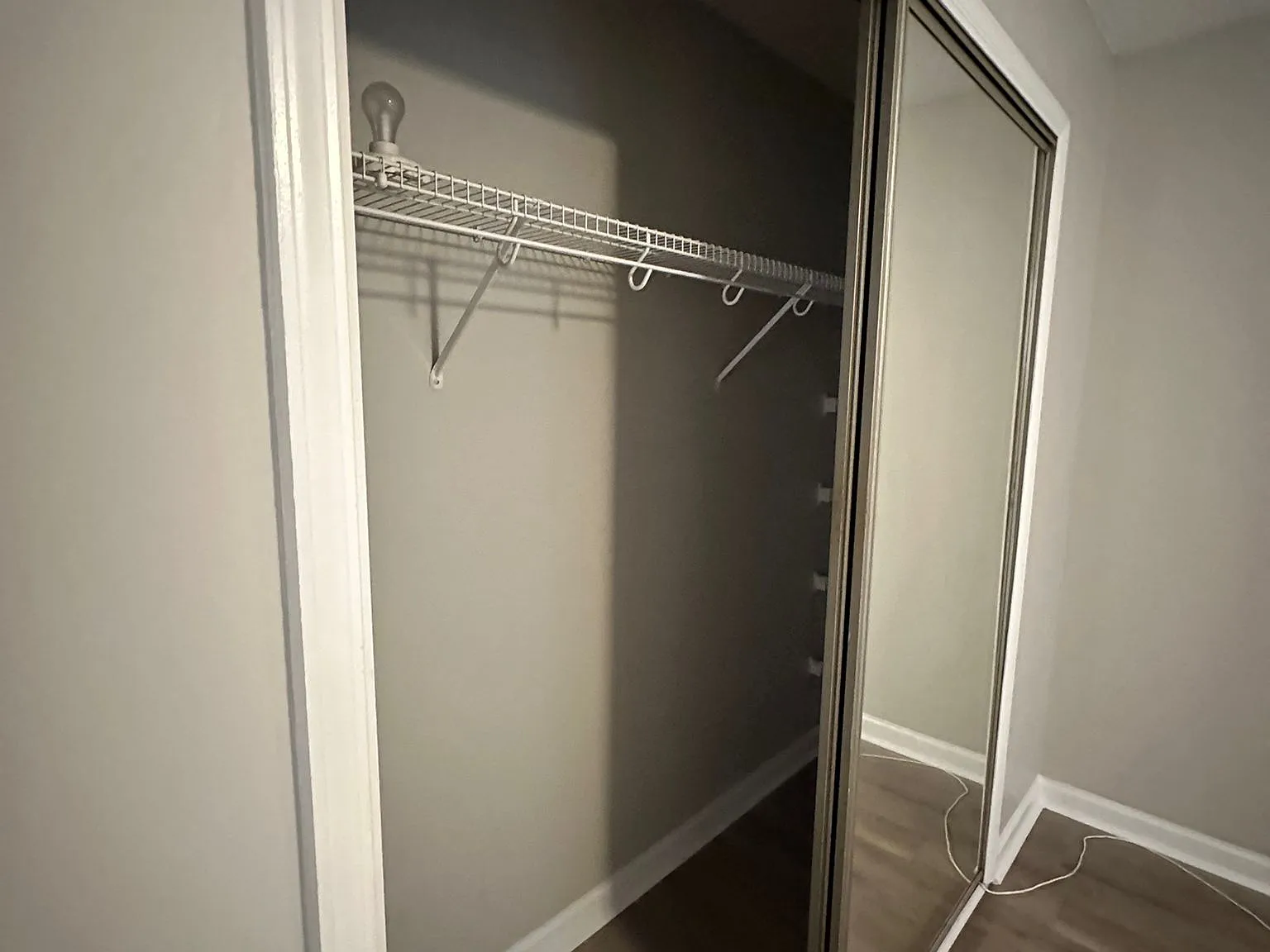 2 bed, 1000 sqft, $1,700 — Photo 3