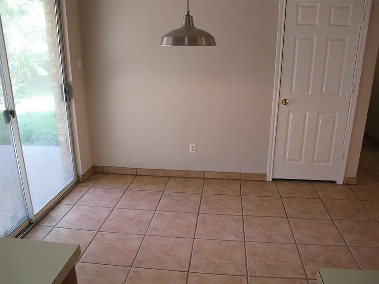 902 Quartz Ct #B — Photo 18