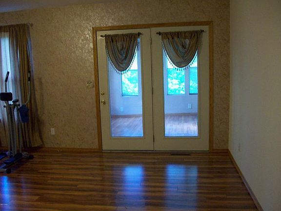 4th image of 305 N Grace Ave