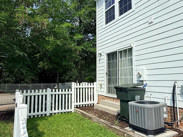 4400 Betty Ln — Photo 4