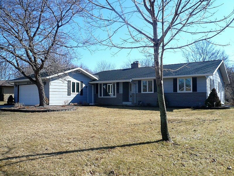 1st image of 2363 Yellowstone Dr