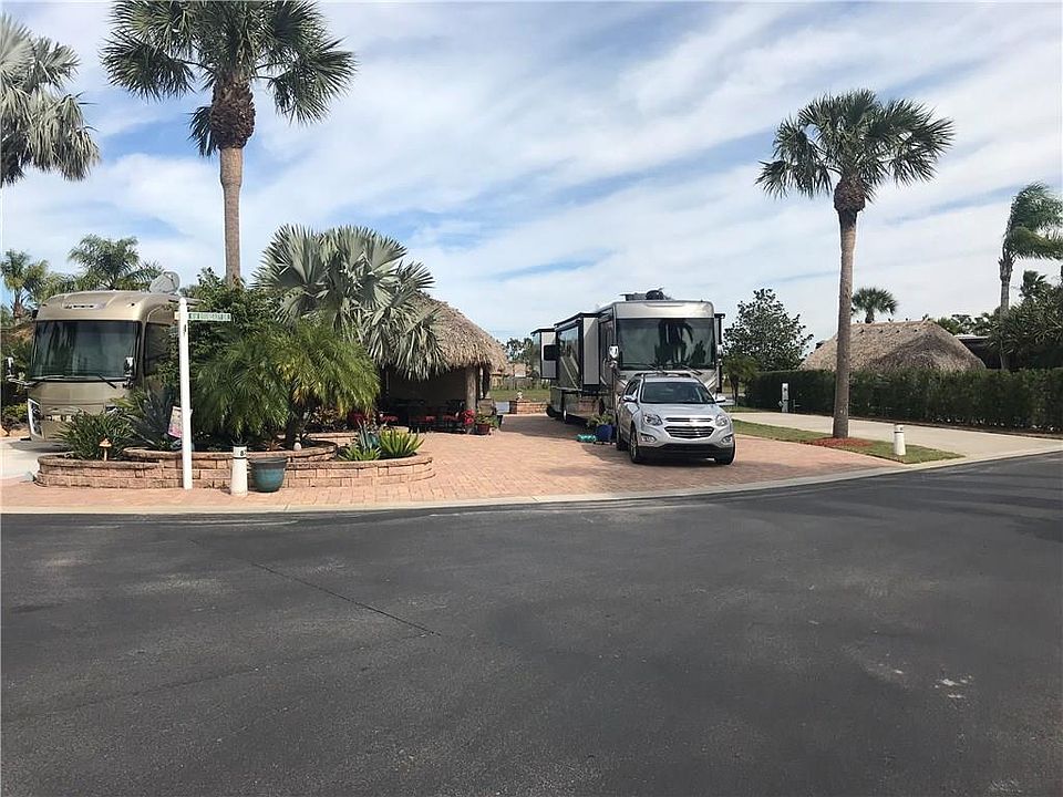 1st image of 87 NW Boundary Dr