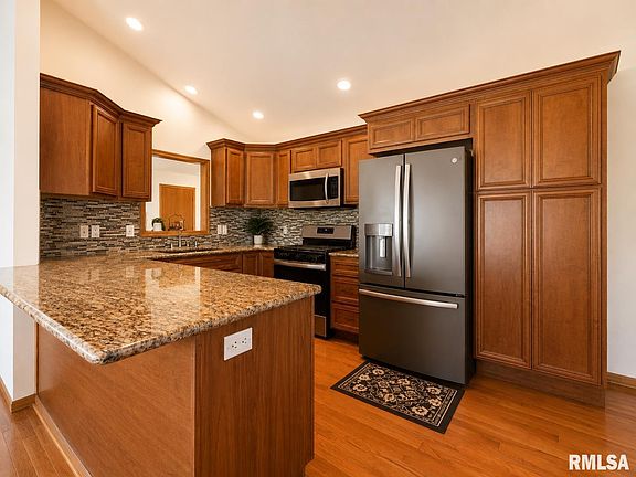 2nd image of 1816 Parkfield Dr