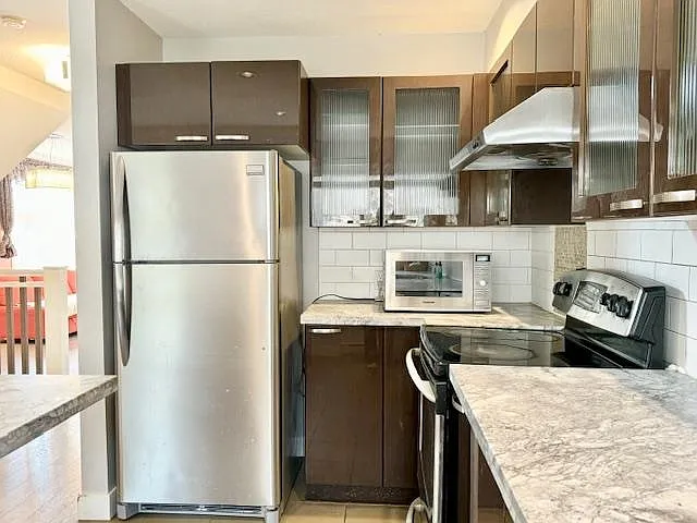 9533 Granville Ave — Photo 8