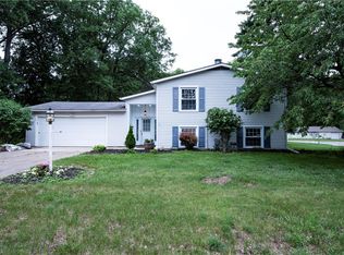 696 Regina Dr, Vermilion, OH 44089