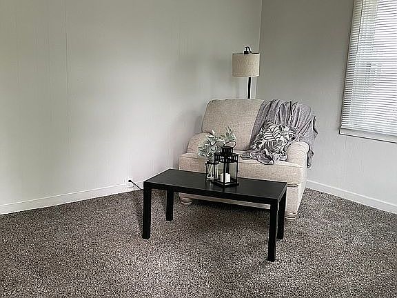 4th image of 942 Kingsley Dr