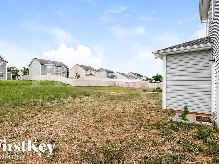 812 Southridge Dr — Photo 14