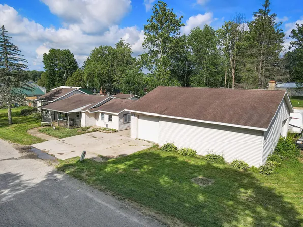 46778 Sycamore Dr, Bangor, MI 49013