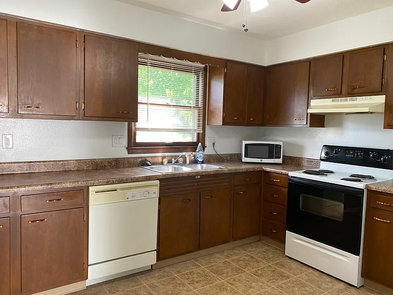 329 E 7th St #5 — Photo 5