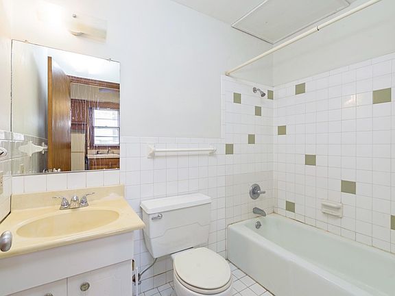 5th image of 801 N McLean St #6