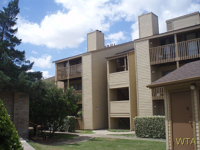 1st image of 2626 Thousand Oaks Dr APT 1118