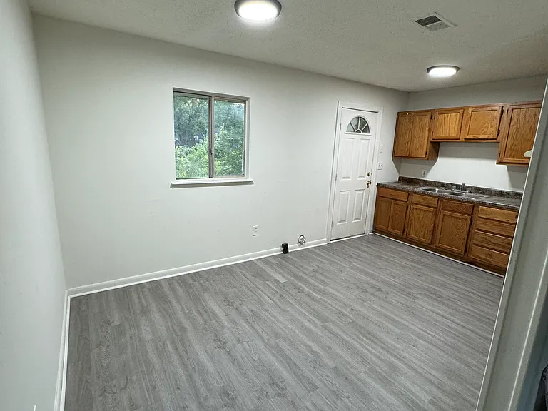 927 Garden St — Photo 4