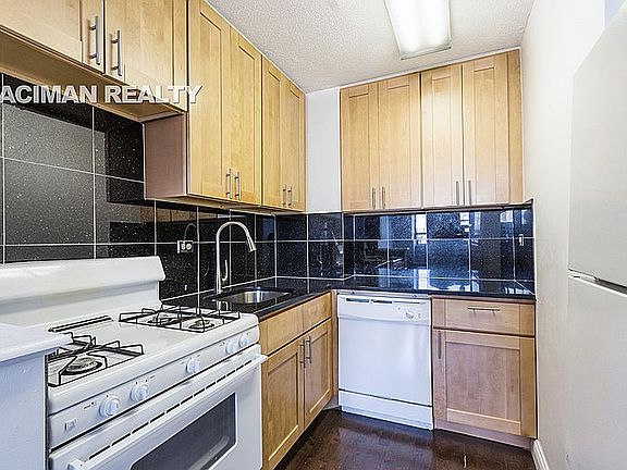 4th image of 301 W 110th St APT 6B