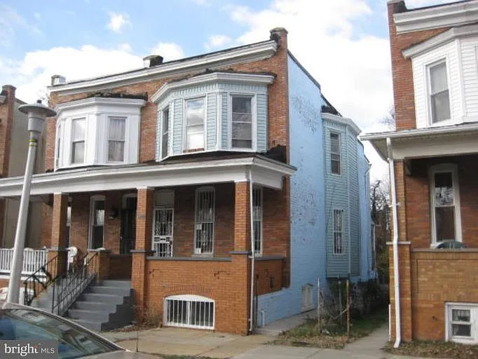 3 bed, 1.5 bath, 1300 sqft, $1,300 — Photo 1