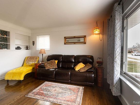 3rd image of 24636 Almond Ave