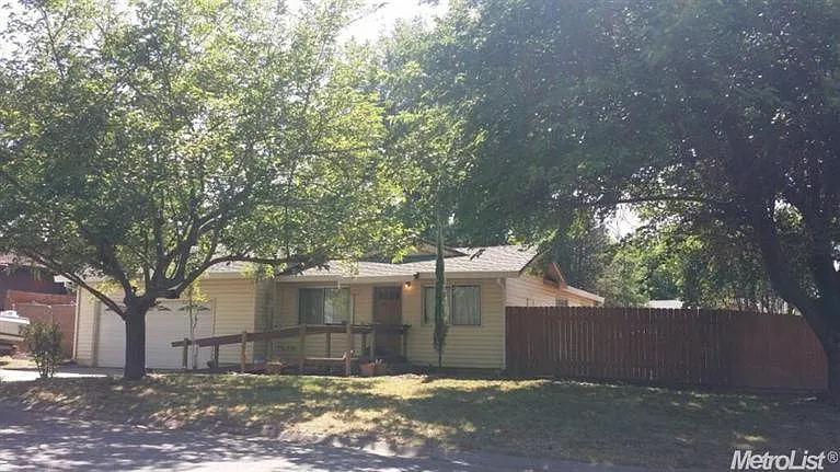 8679 Fairmont Way photo 1