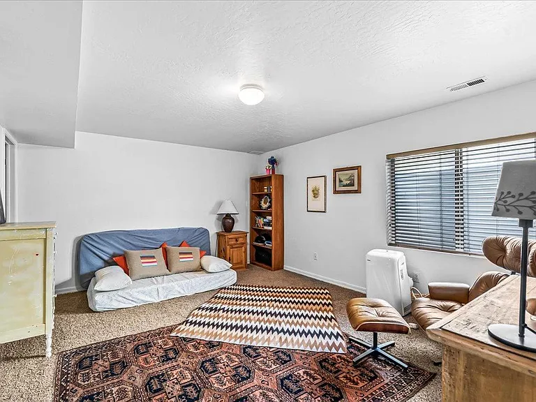 1275 Foxcrest Ct — Photo 18