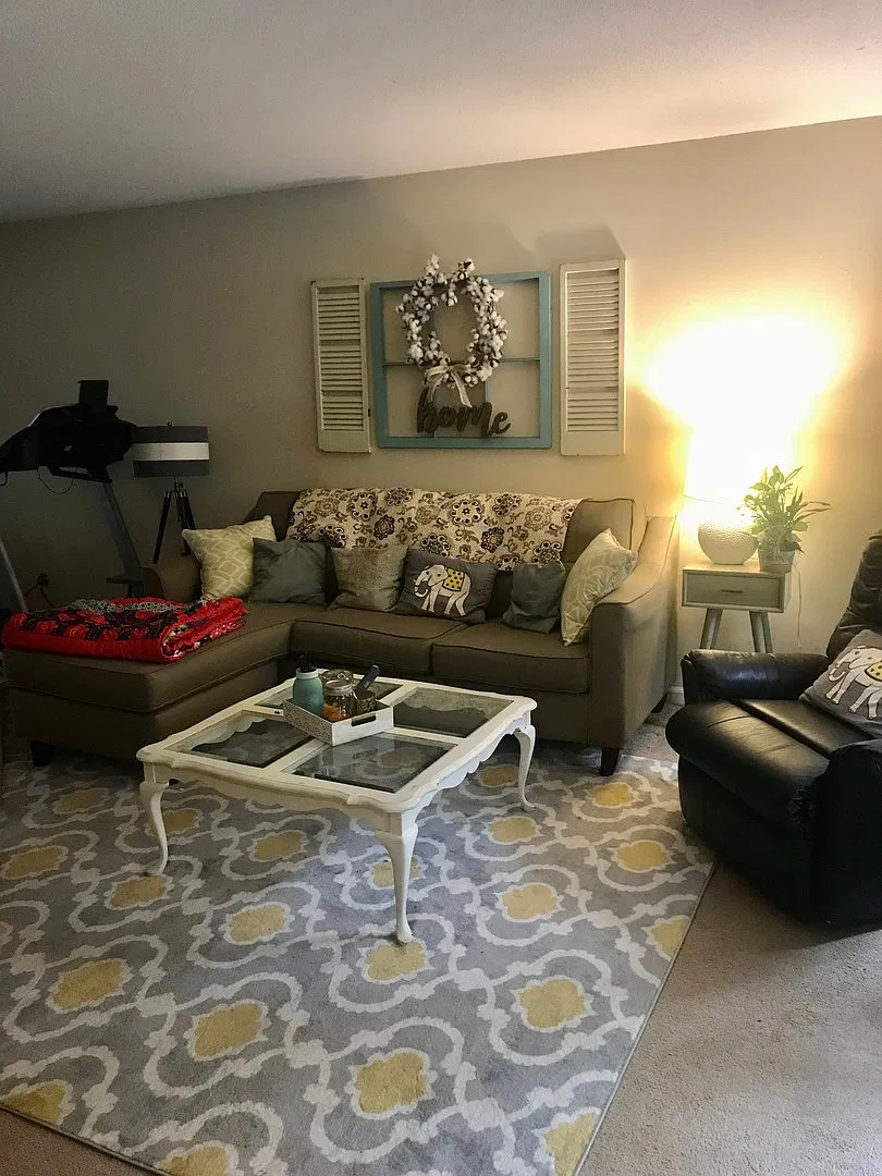 Williamsburg Townhomes- Great Location! — Photo 2