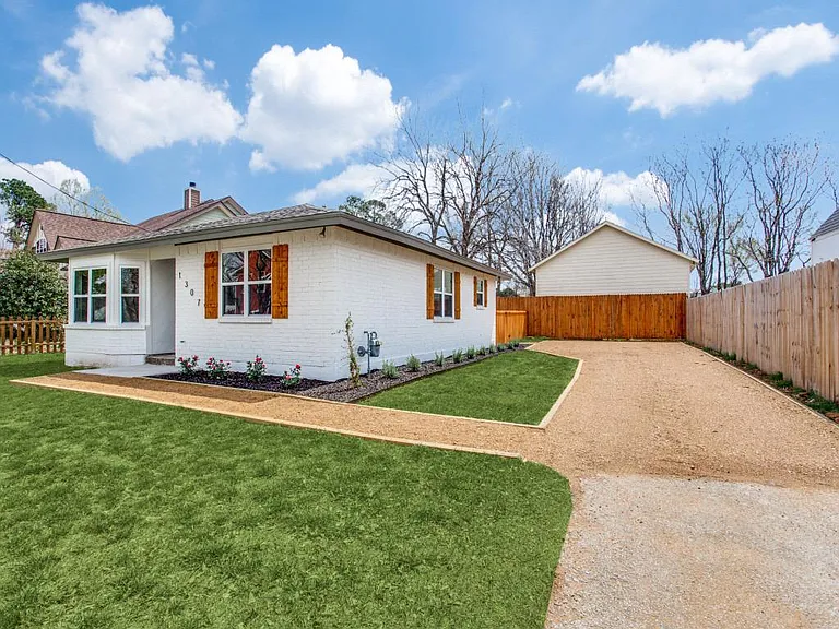 1307 Worthington St — Photo 1