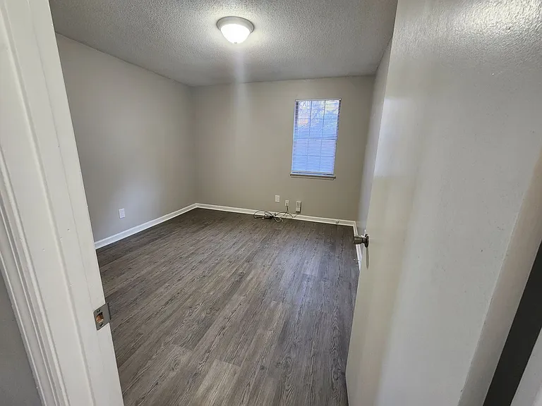 2924 Henry St — Photo 8