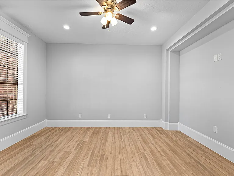 21203 Lochmere Ln — Photo 10
