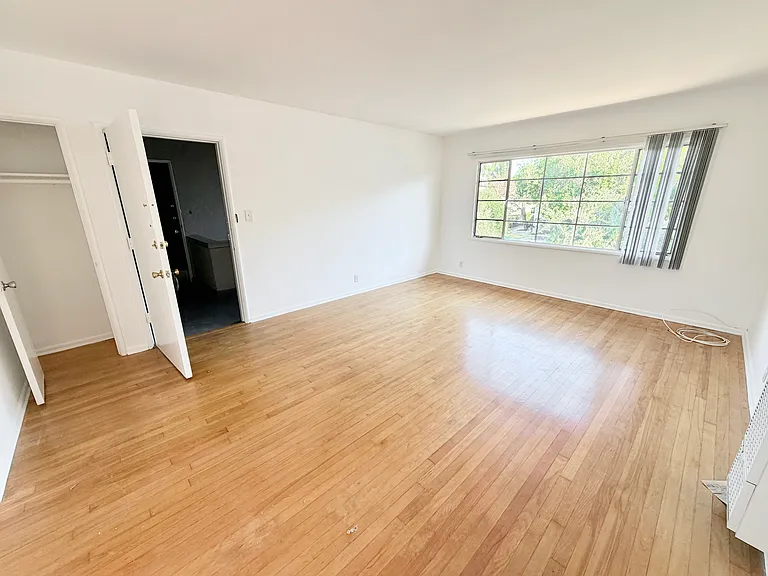 235 E California Blvd — Photo 30