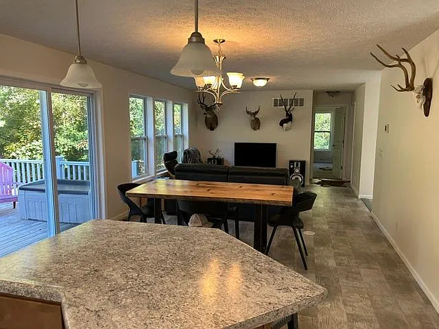 3 bed, 1500 sqft, $2,100 — Photo 2