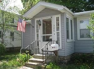 2nd image of 320 Lake St