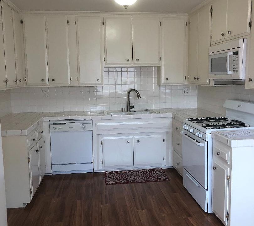 1st image of 5138 Zelzah Ave APT 204