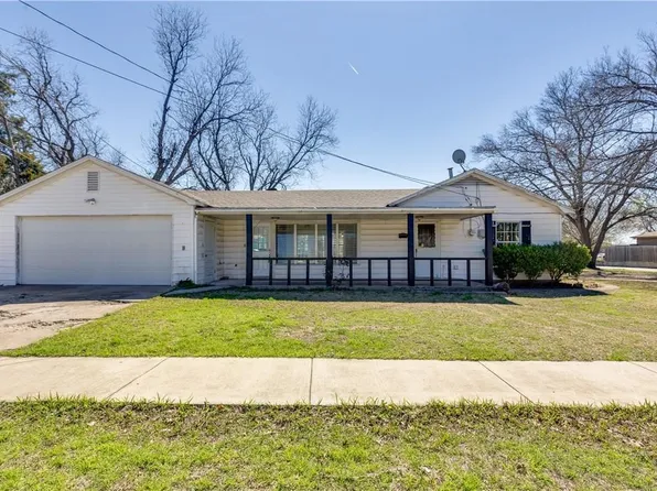 902 SE 10th St, Grand Prairie, TX 75051