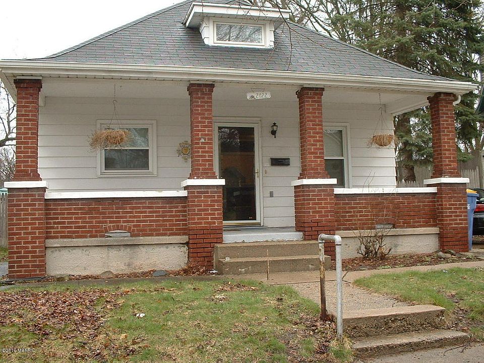 1st image of 2022 Prospect Ave NE