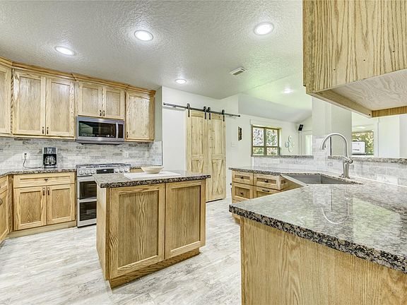 4th image of 37 Wildwood Lake Dr