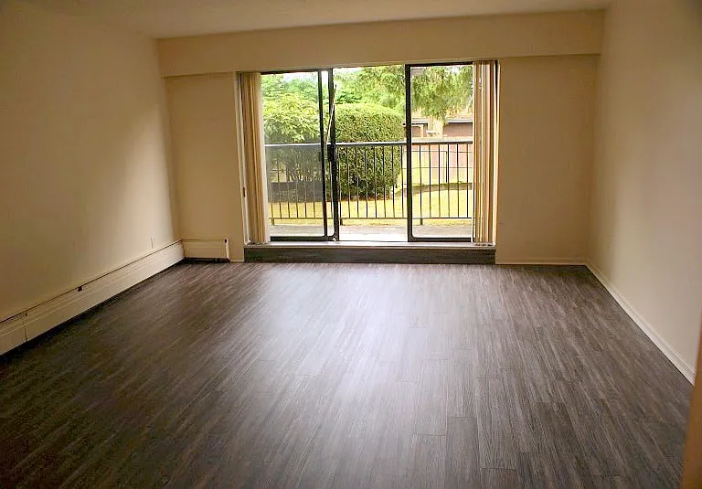 3300 Oak St — Photo 3