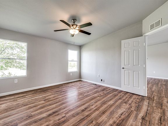 3rd image of 3501 Meadow Vista Cir