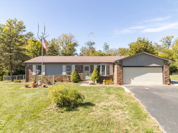 2422 Osman Ln, Greenfield, IN 46140