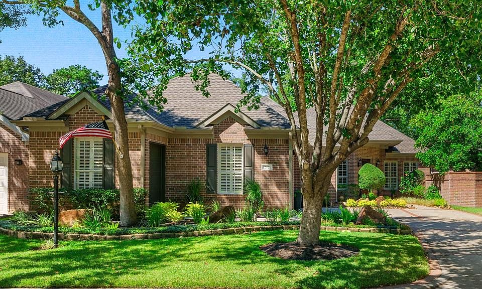 1st image of 212 W Pines Dr