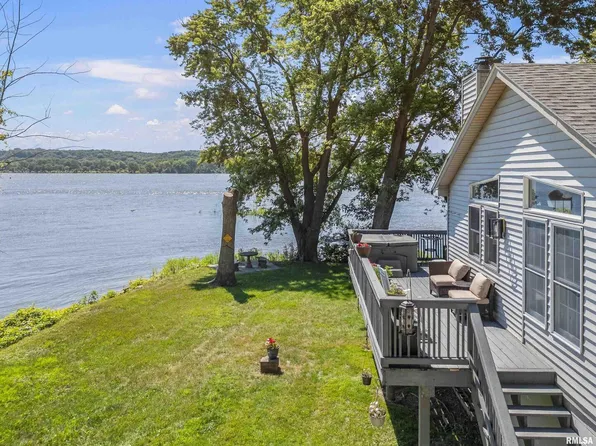 24901 179th Street Pl, Pleasant Valley, IA 52767