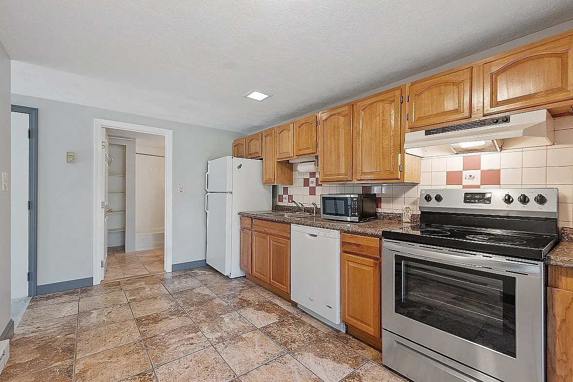2 bed, 1.0 bath, 730 sqft, $2,300 — Photo 3