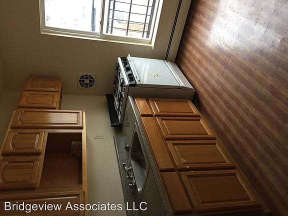4th image of 1290 Richmond Ave APT 4A