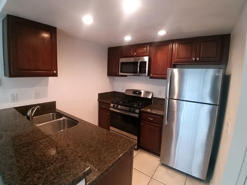 1st image of 3227 Lincoln Ave APT 8