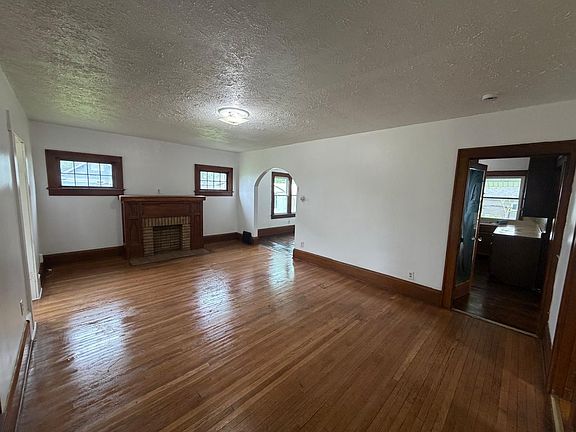 3rd image of 2517 Baldwin Ave NE