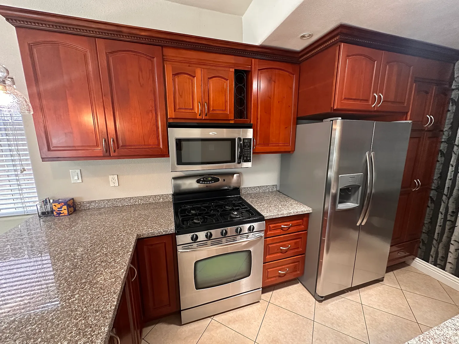 528 N Parker St — Photo 3