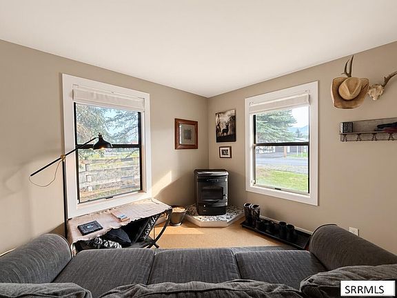 14th image of 706 College St