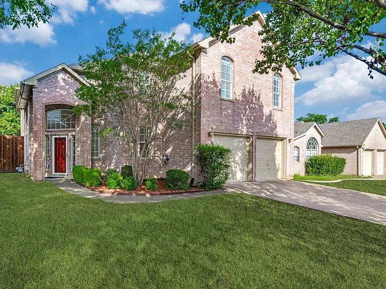 2505 Lakeshore Dr — Photo 1