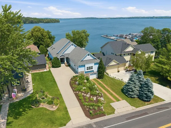 208 E Lake St, Waconia, MN 55387