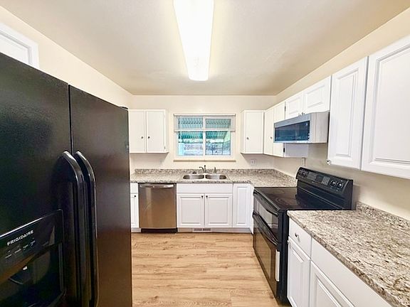 5th image of 387 S Queen Cir