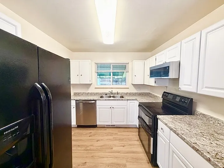 387 S Queen Cir — Photo 5